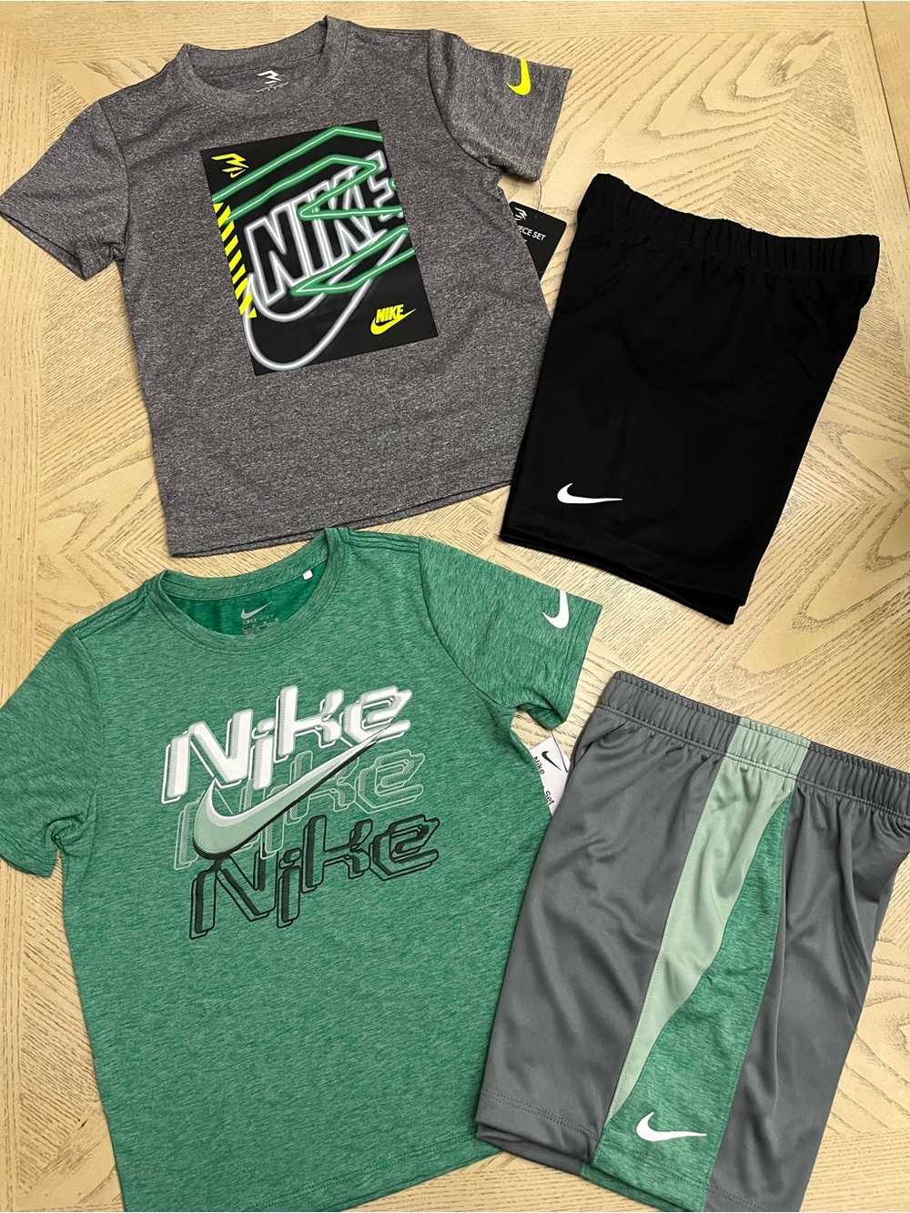 *BUNDLE* Boys Nike Tees & Shorts Size 6